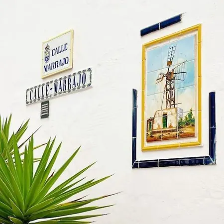 Oceano Azul Luminoso 50 Metros Del Mar En Centro