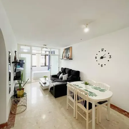 Oceano Azul Luminoso 50 Metros Del Mar En Centro * 코라레호