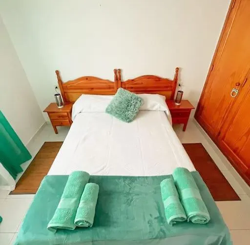 Oceano Azul Luminoso 50 Metros Del Mar En Centro *