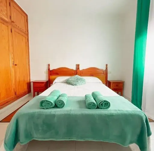 Oceano Azul Luminoso 50 Metros Del Mar En Centro