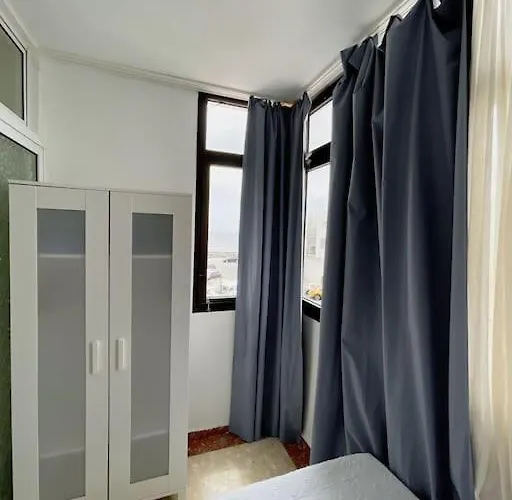 Oceano Azul Luminoso 50 Metros Del Mar En Centro *