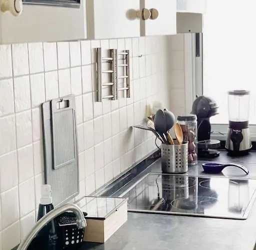 Oceano Azul Luminoso 50 Metros Del Mar En Centro