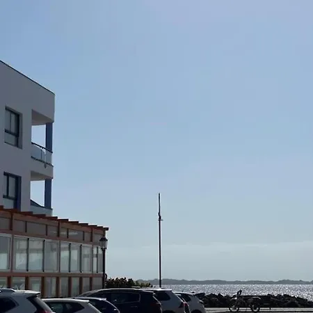 Océano Azul Luminoso 50 Metros Del Mar En Centro *
