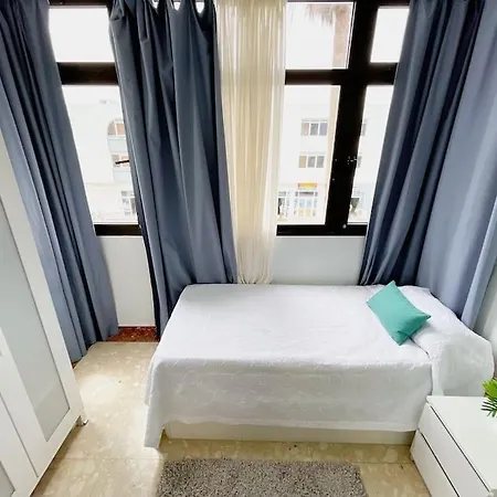 Oceano Azul Luminoso 50 Metros Del Mar En Centro Corralejo